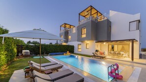 Biệt thự Cao cấp, 4 phòng ngủ, hồ bơi riêng, sát bãi biển (Agnes) | 4 phòng ngủ, bộ đồ giường cao cấp, két bảo mật tại phòng, bàn 