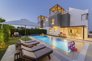 Villa de lujo, 4 habitaciones, alberca privada, frente al mar (Agnes) | 4 habitaciones y ropa de cama de alta calidad 