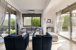 Vil·la de luxe, 4 dormitoris, piscina privada, primera línia de platja (Agnes) | 4 dormitoris, roba de llit d'alta qualitat i caixa forta a l'habitació 