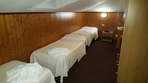 Chambre Triple Économique, dans la tour