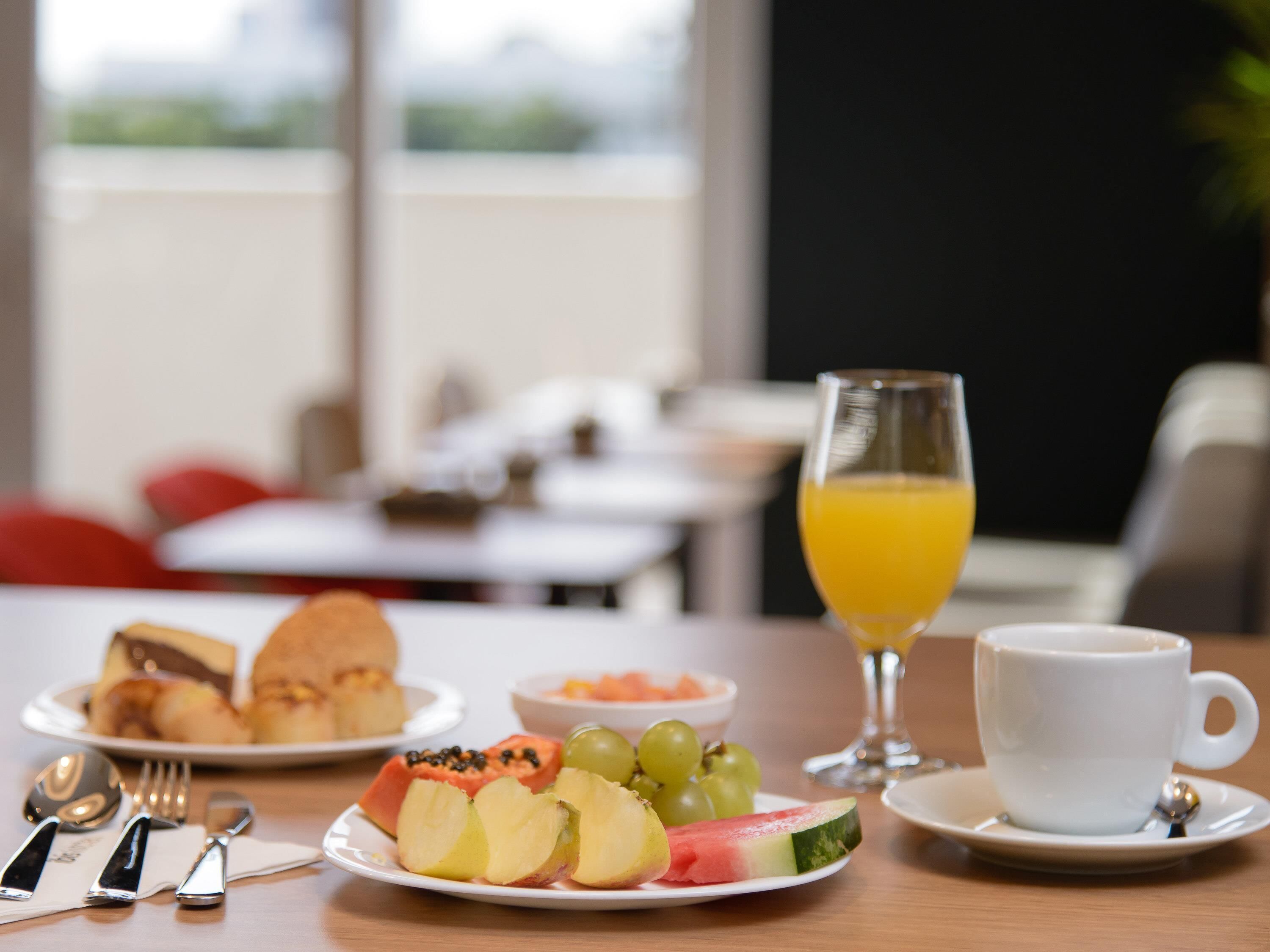 daily full breakfast (brl 40 per person)