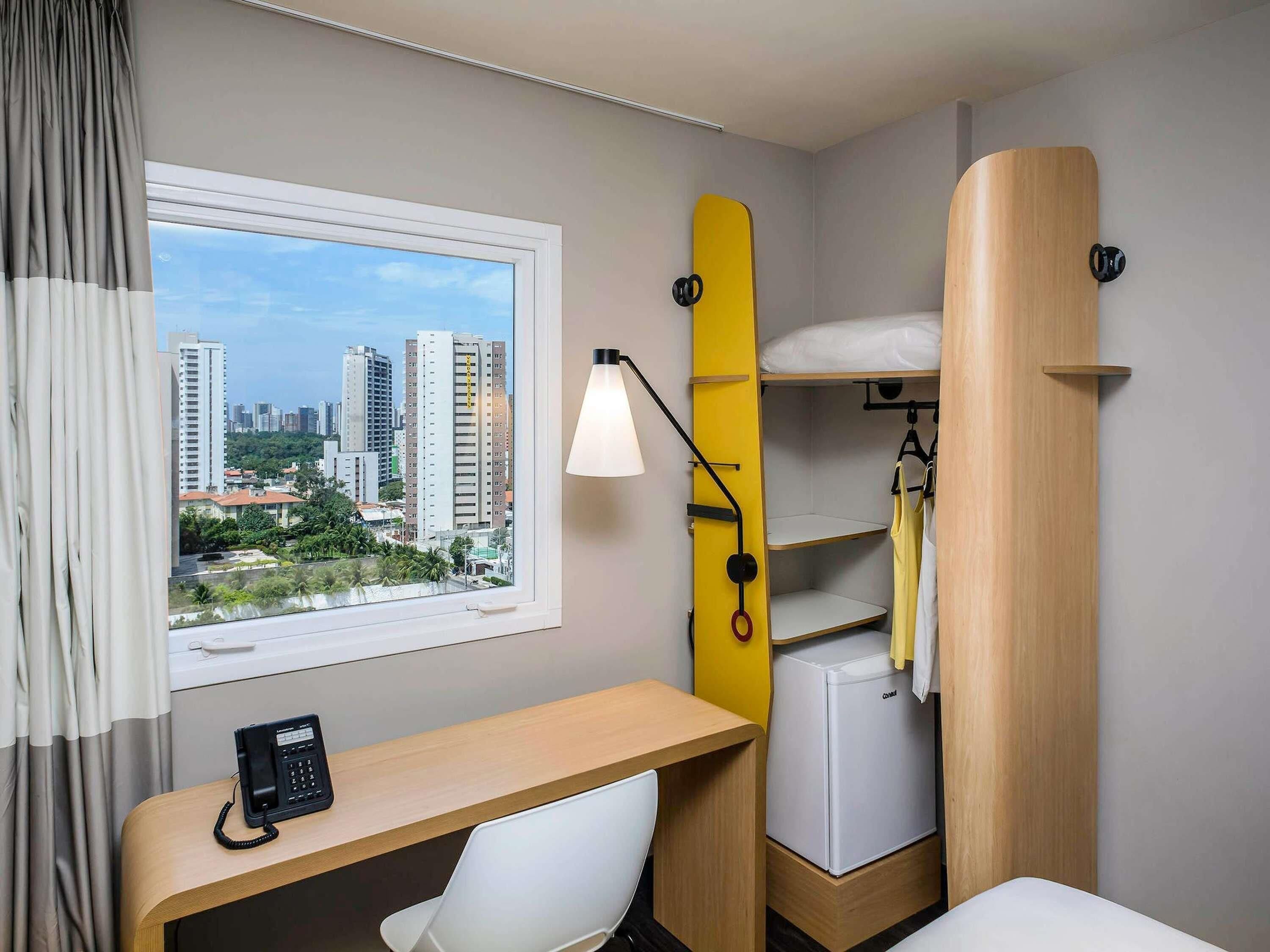 Chambre Standard, 1 lit double, non-fumeur | Minibar, coffre-fort, bureau, accès au Wi-Fi (inclus)