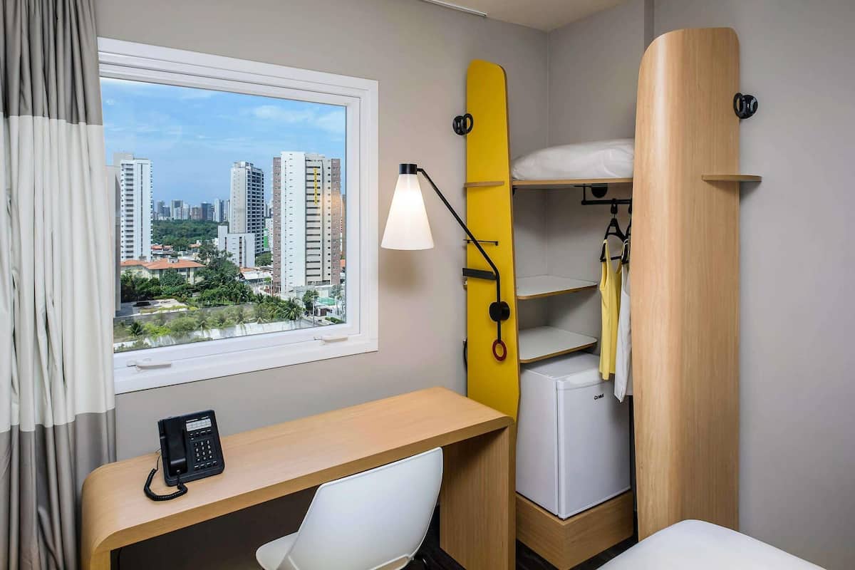 Chambre Standard, 1 lit double, non-fumeur | Minibar, coffre-fort, bureau, accĂšs au Wi-Fi (inclus)
