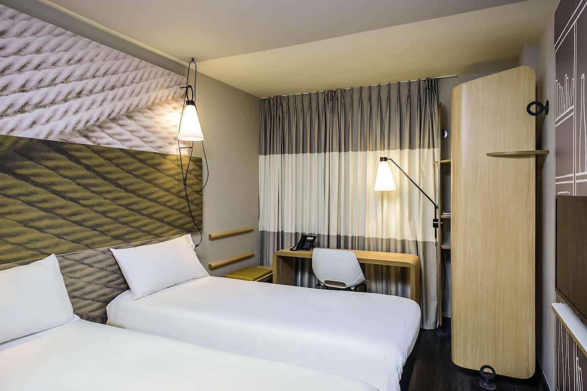 standard twin room, 2 single beds | minibar, in-room safe, desk, free wifi