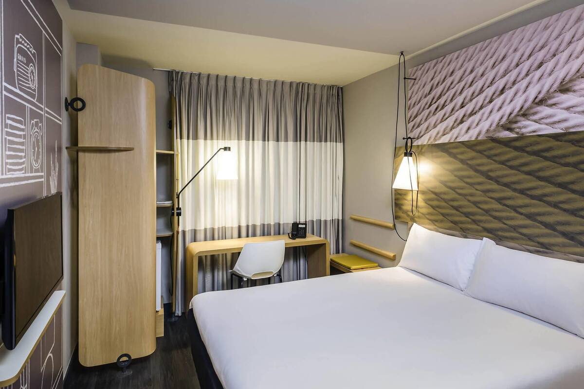 Standard Room, 1 Double Bed with Sofa bed | Minibar, in-room safe, desk, free WiFi