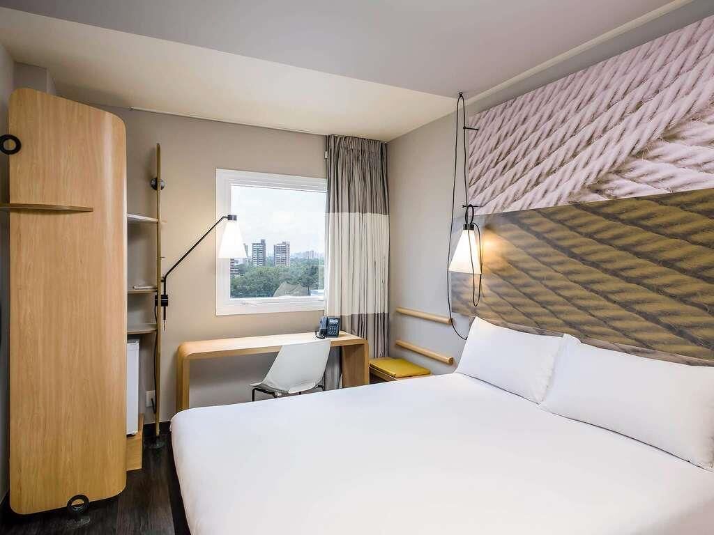 Standard Room, 1 Double Bed, Non Smoking | Minibar, in-room safe, desk, free WiFi