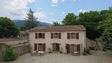 Bureau, rideaux occultants, chambres insonorisées