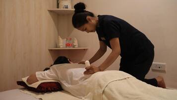 Couples treatment rooms, body treatments, aromatherapy