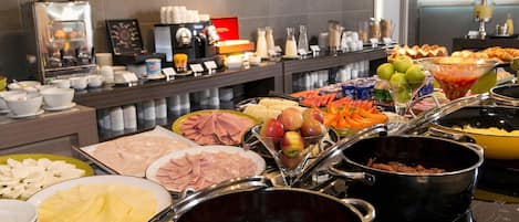 Frokost, lunsj og middag serveres, internasjonale retter