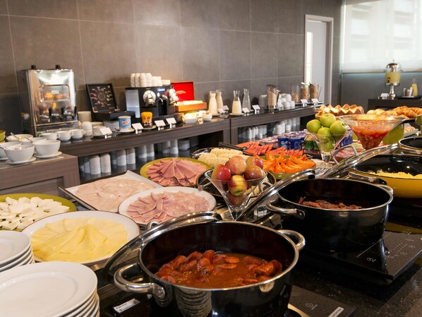 Frühstück, Mittagessen, Abendessen, internationale Küche 