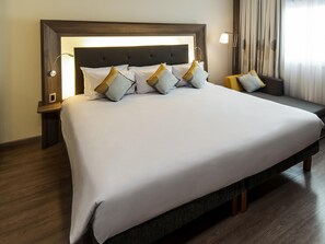 Minibar, in-room safe, desk, blackout drapes - Novotel Santos Gonzaga (Santos)