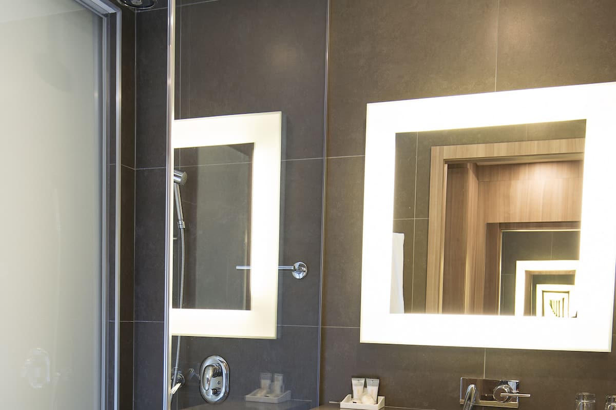 Douche, articles de toilette écologiques, sÚche-cheveux