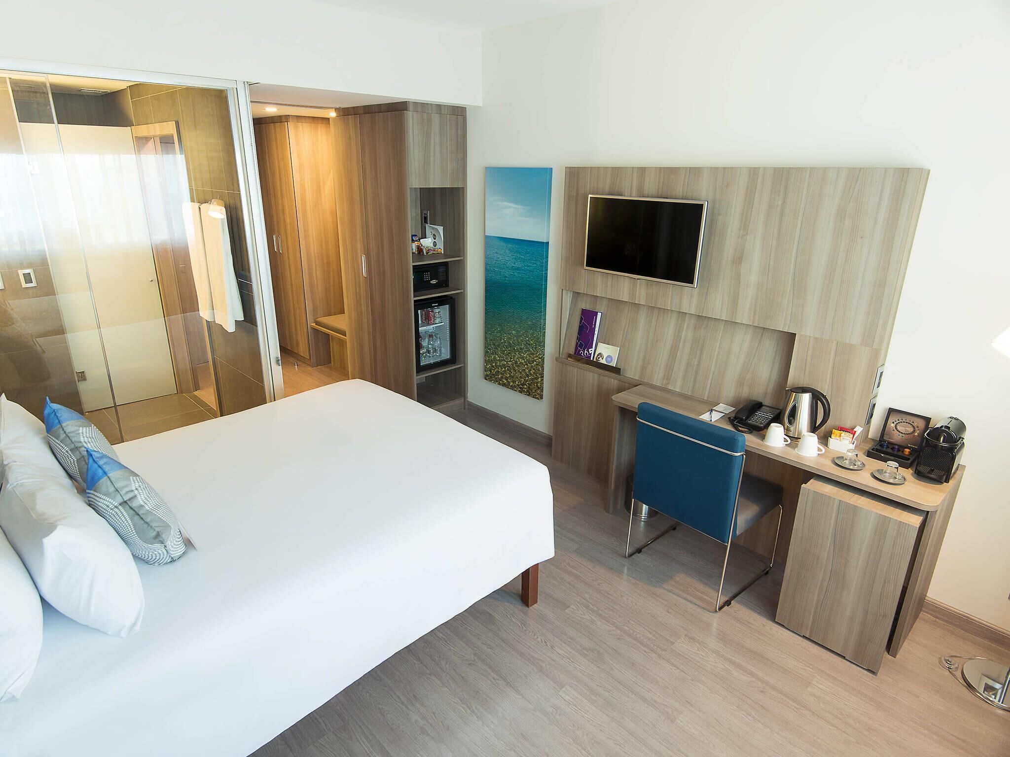 Căn hộ Executive, 1 giường cỡ queen | Minibar, két bảo mật tại phòng, bàn, màn/rèm cản sáng 