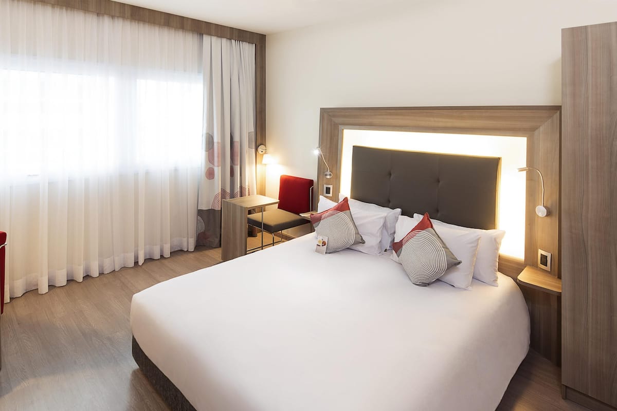 Standard Apartment, 1 Double Bed | Minibar, in-room safe, desk, blackout drapes