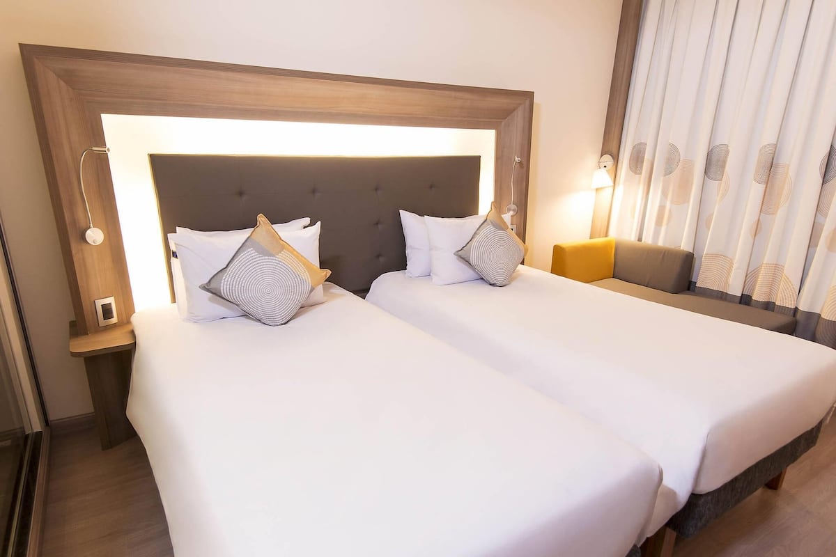 Superior Apartment, 2 Single Beds | Minibar, in-room safe, desk, blackout curtains