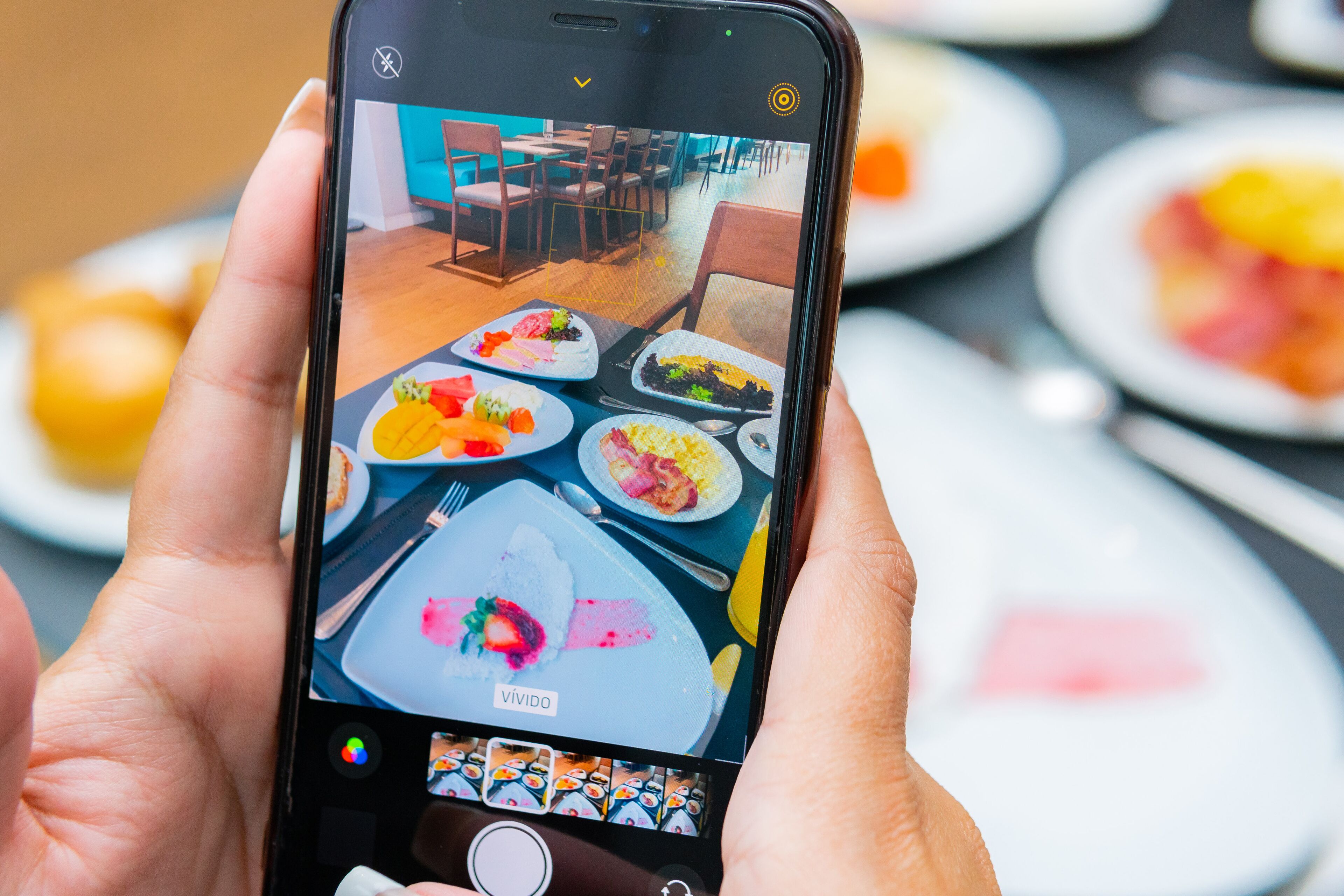 breakfast, lunch, dinner served; international cuisine