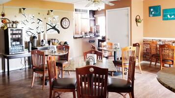 Free daily continental breakfast