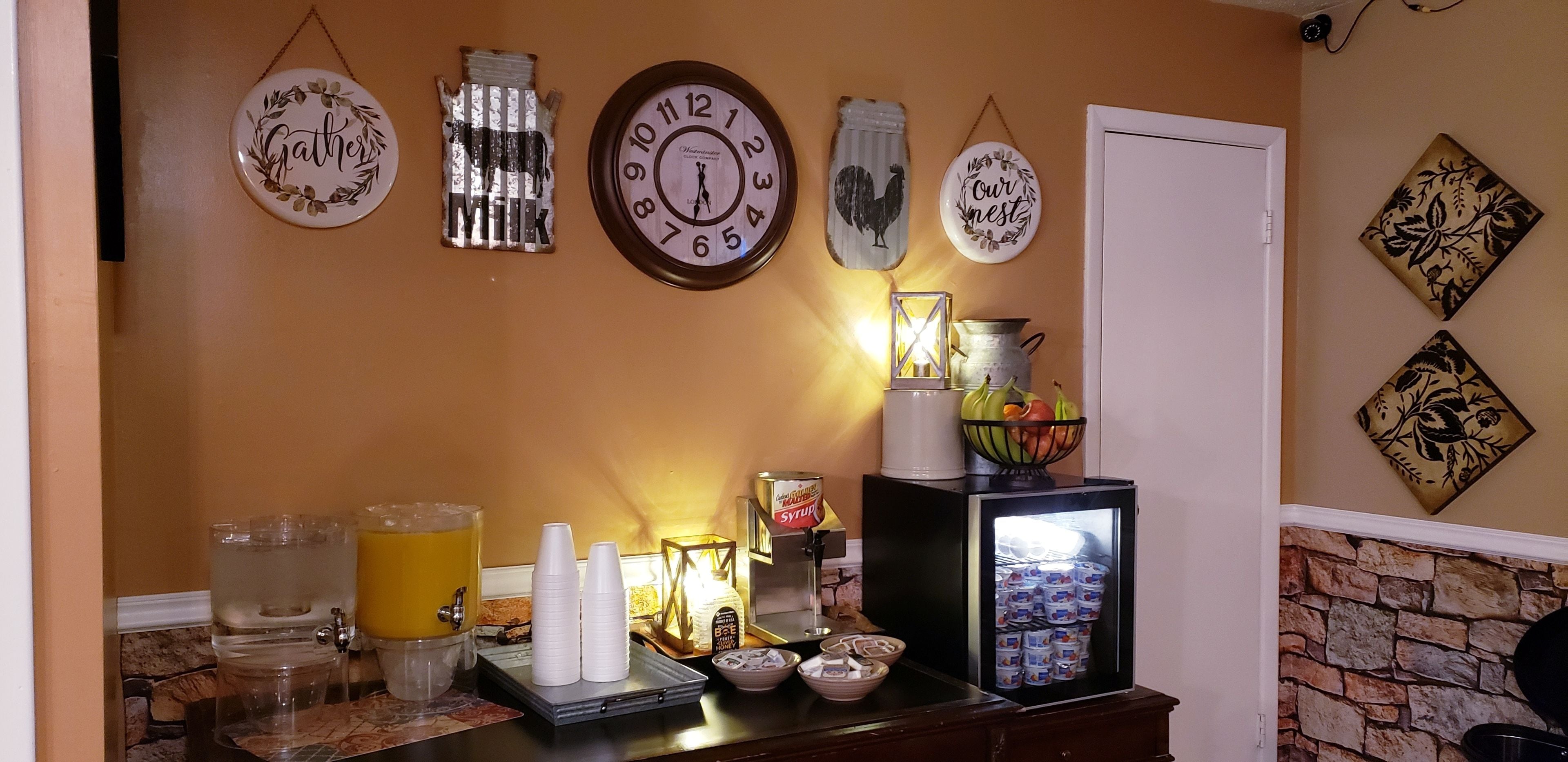 free daily continental breakfast