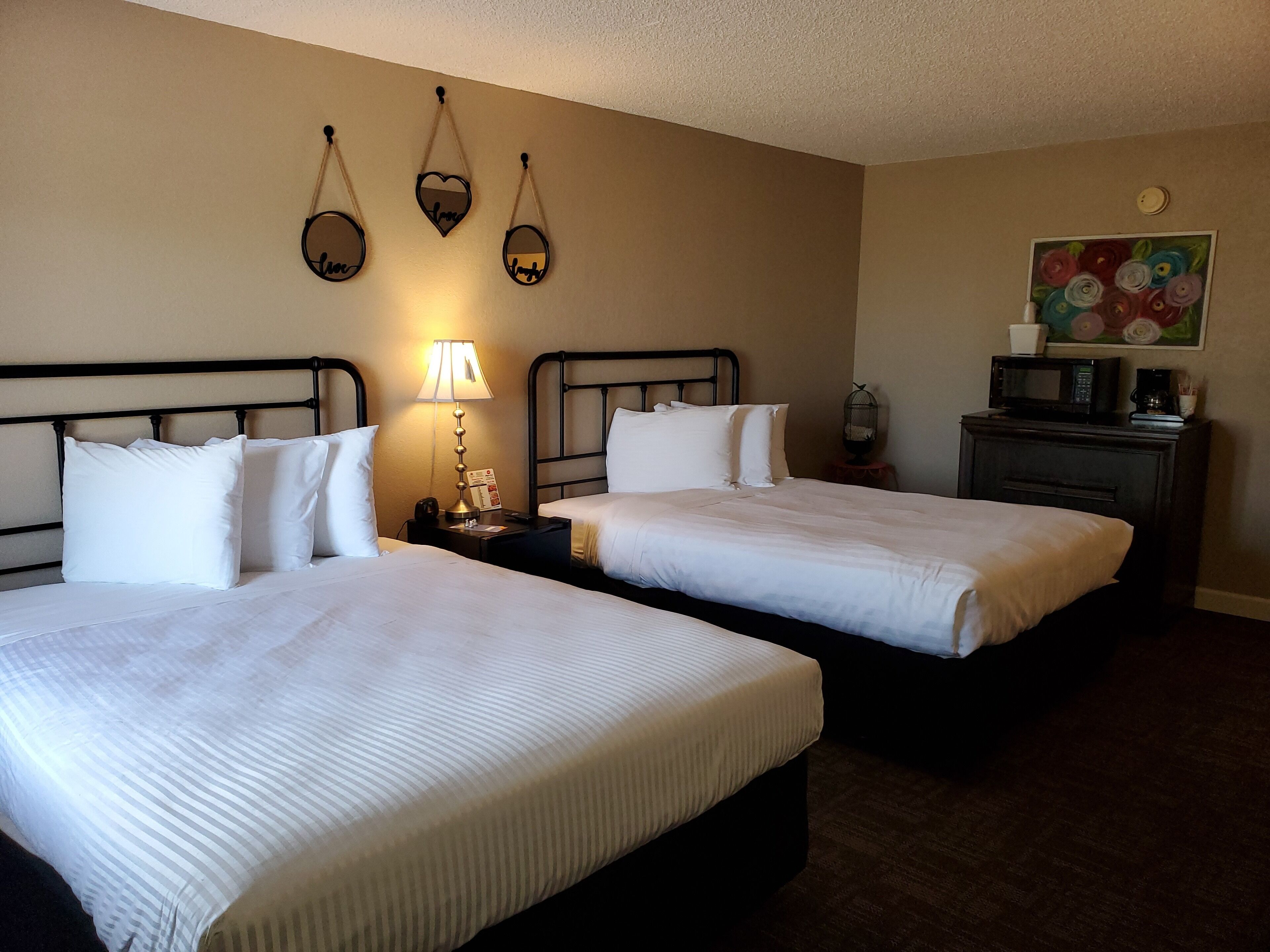 deluxe double room, 2 queen beds, non smoking | 1 bedroom, desk, iron/ironing board, free wifi