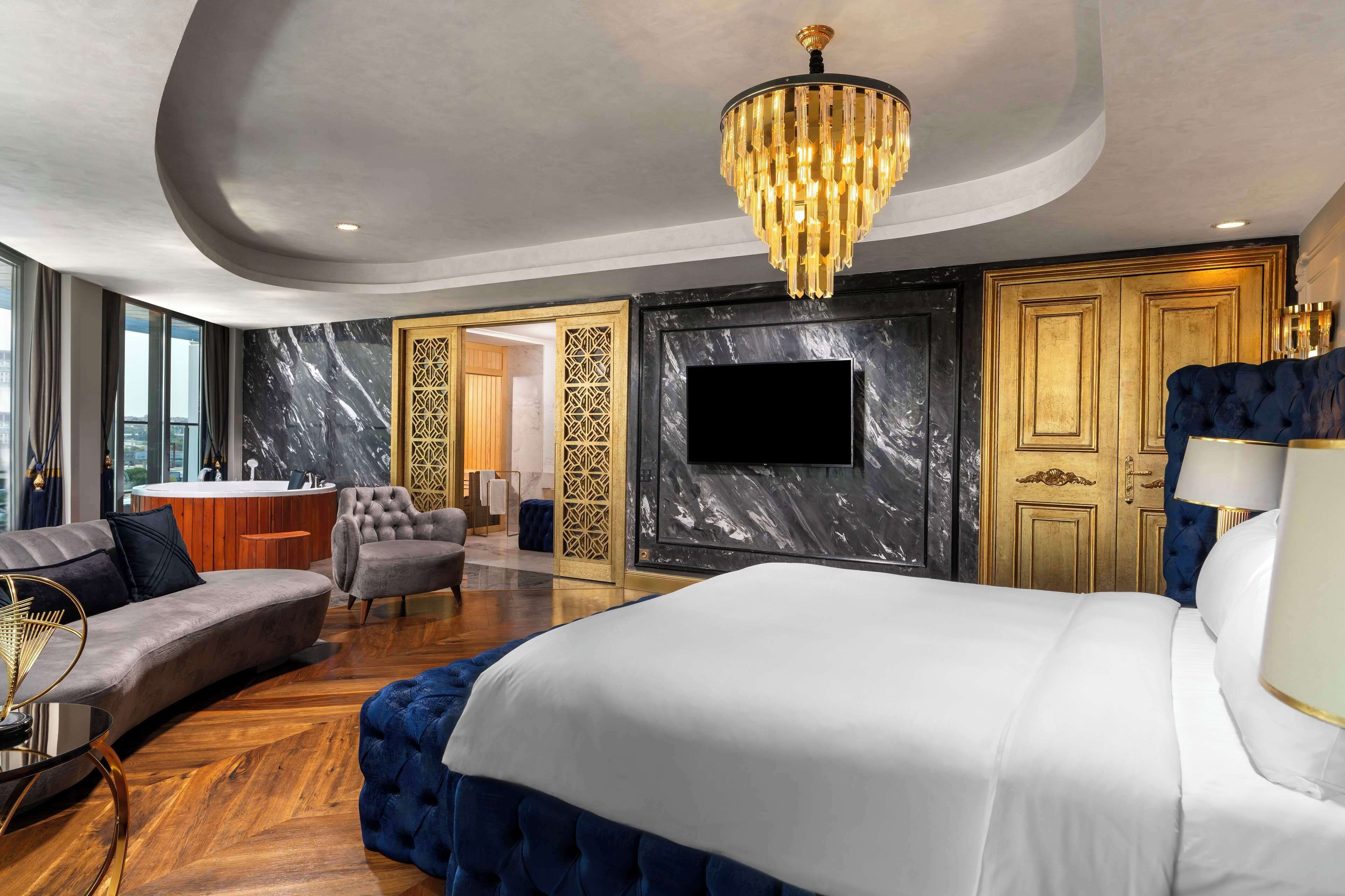 Presidential Suite, Sea View (Panoramic) | Down comforters, minibar, in-room safe, blackout drapes