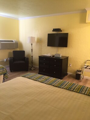 Standard Room, 2 Queen Beds | Living area | 32-inch flat-screen TV with satellite channels, TV - Lake Inn and Restaurant (Ebensburg)