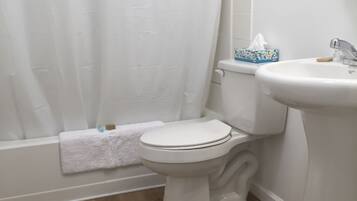 Standard Room, 2 Queen Beds | Bathroom