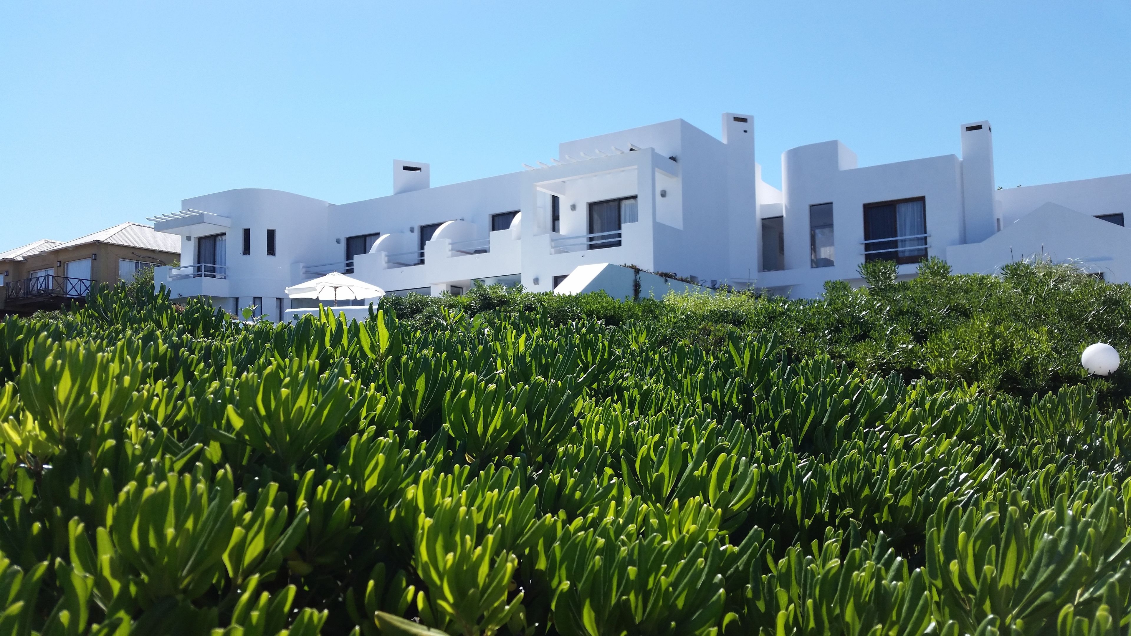 Vista frontal de la propiedad