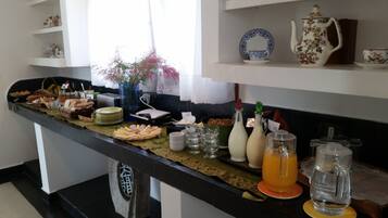 Free daily buffet breakfast