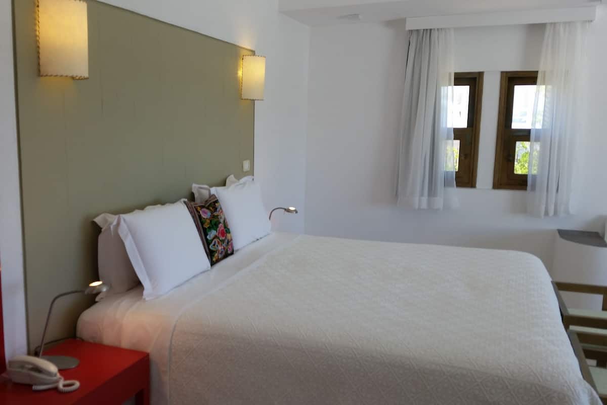 Ocean Double | Premium bedding, minibar, in-room safe, individually decorated