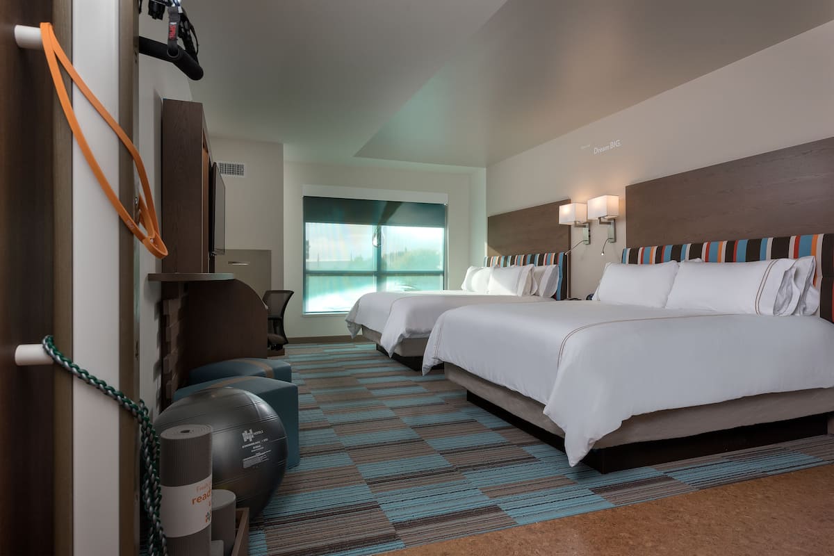 1 chambre, literie de qualité supérieure, surmatelas, bureau