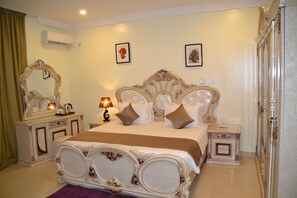 Executive Single Room, Smoking, Pool View