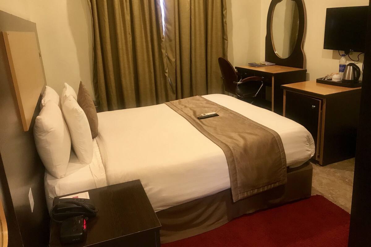 Deluxe kamer | 20 slaapkamers, een kluis op de kamer, een bureau