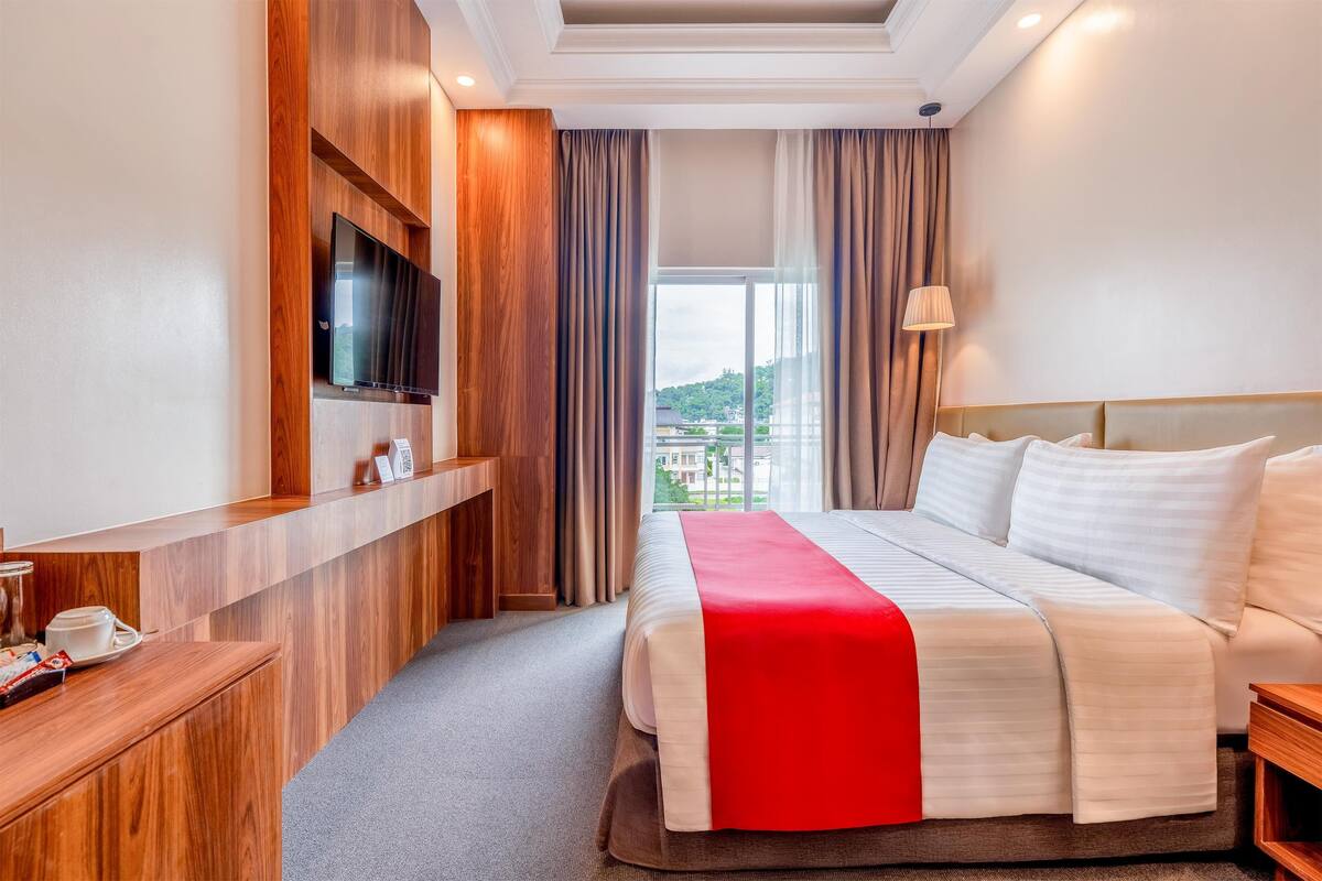 Deluxe Room, 1 Queen Bed, Non Smoking