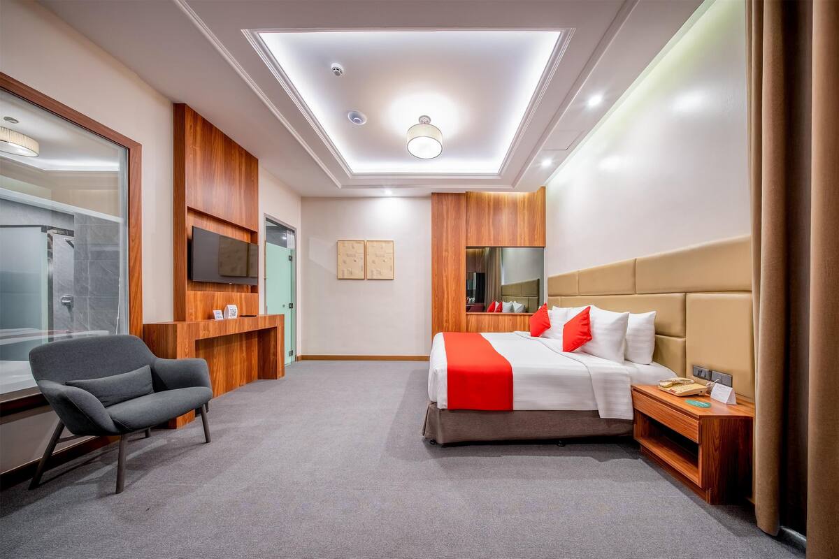 Executive Suite, 1 King Bed, Non Smoking