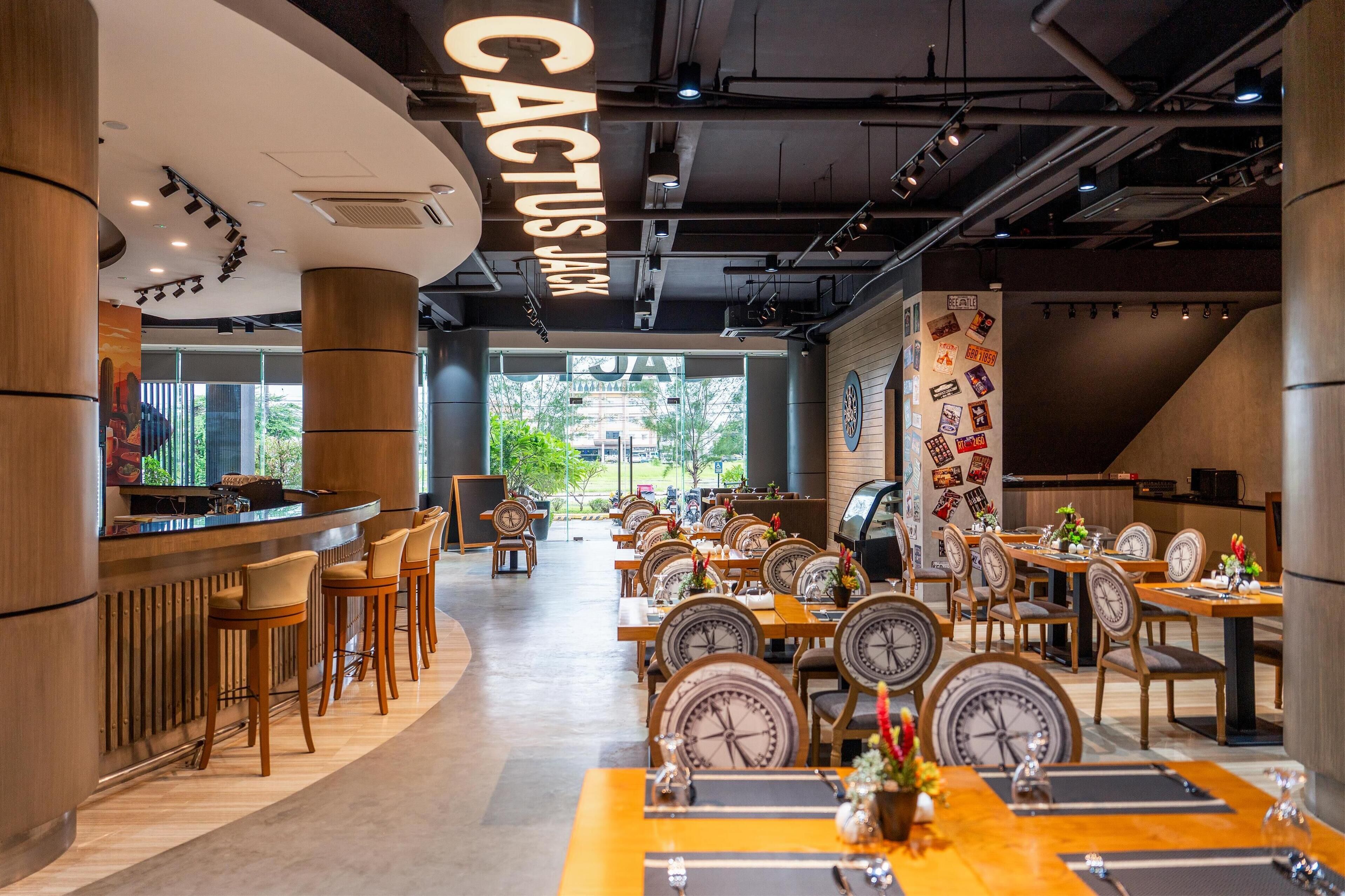 2  间餐厅，供应早餐、午餐和晚餐，美洲菜