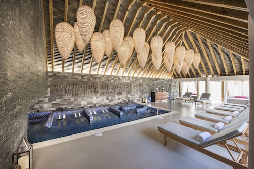 Sauna, bain à remous, hammam, soins corporels, soins d'aromathérapie