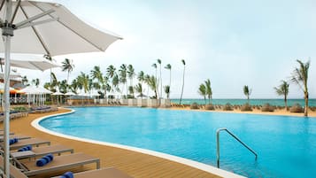 9 outdoor pools, pool umbrellas, pool loungers
