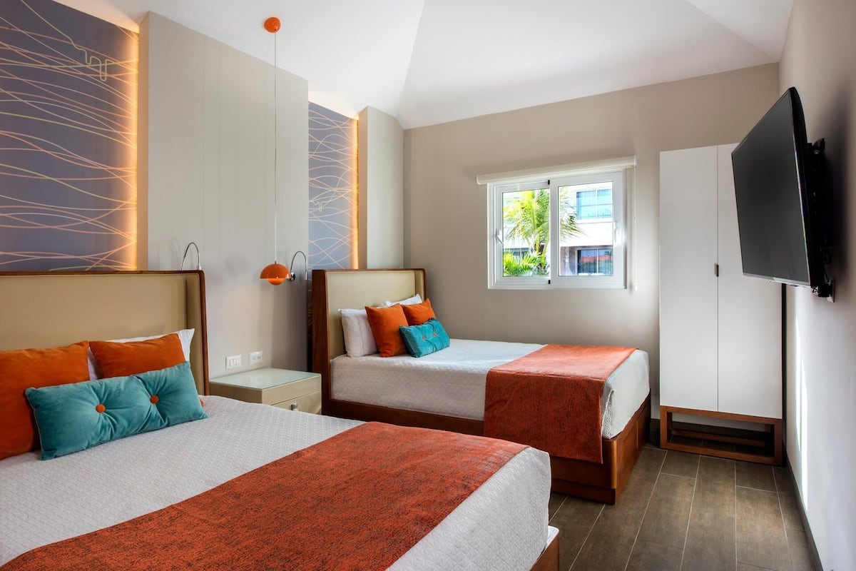 Ropa de cama de alta calidad y artículos del minibar gratis