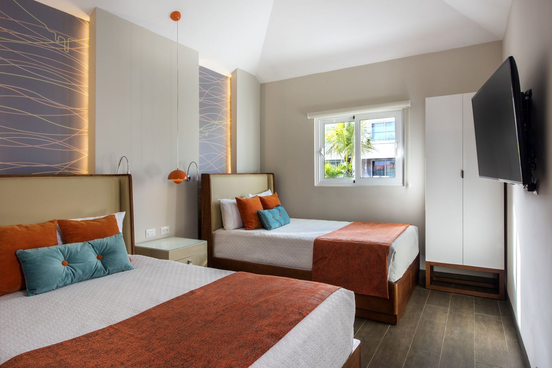 Bộ đồ giường cao cấp, minibar với thức uống miễn phí 