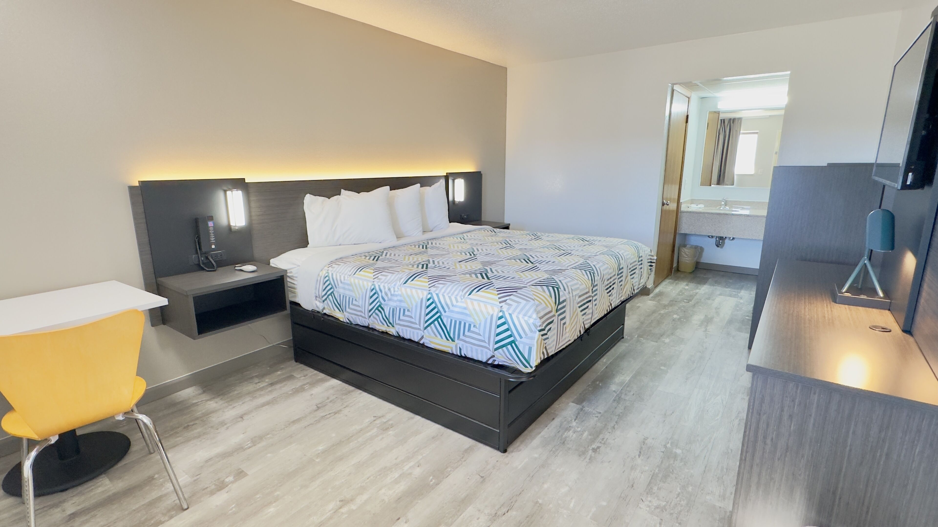 Cortinas blackout, wifi gratis y ropa de cama 