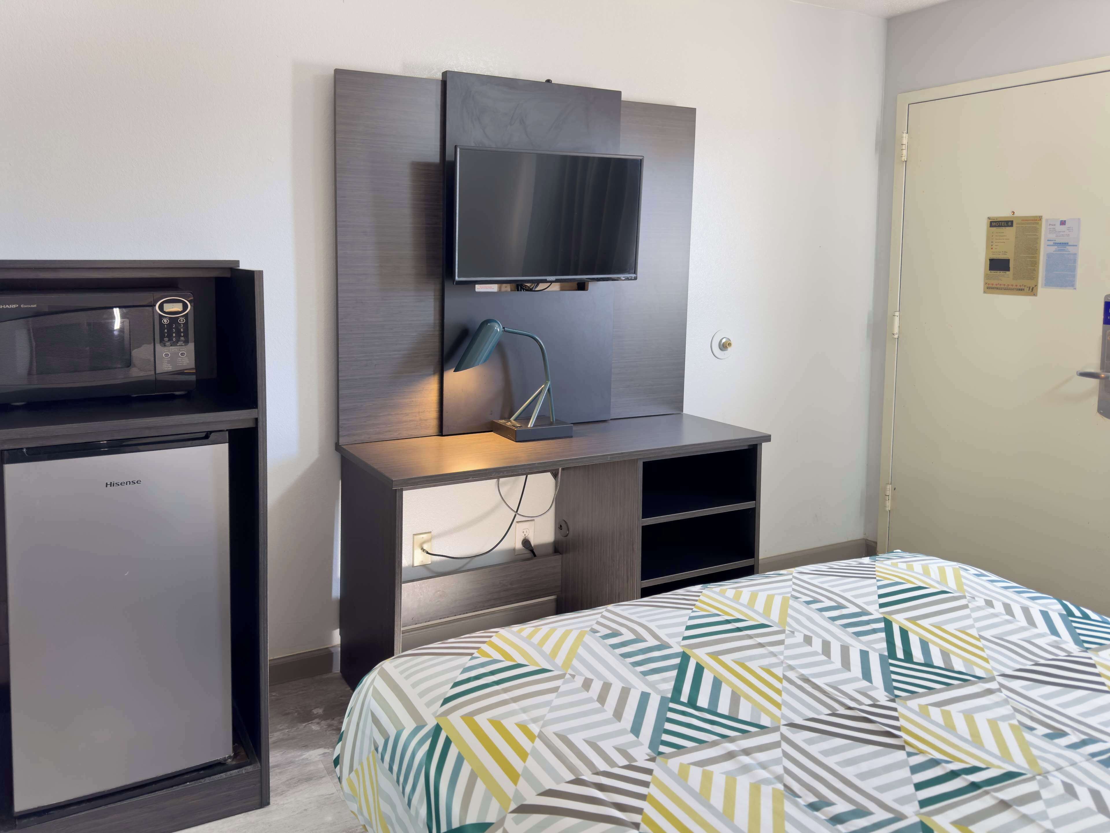 Blackout drapes, free WiFi, bed sheets