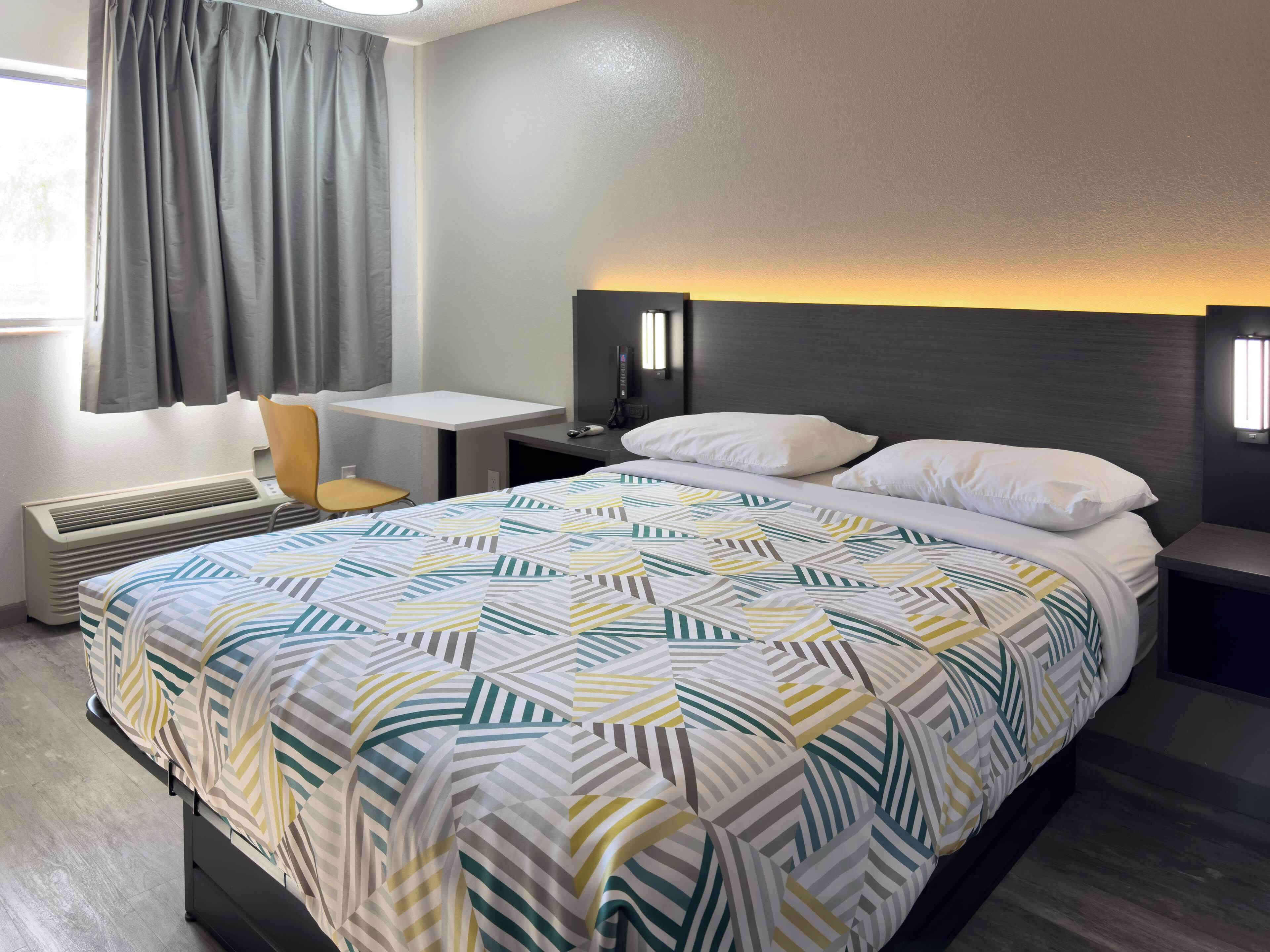 Verduisterende gordijnen, gratis wifi, beddengoed