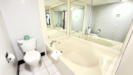 Combined shower/bathtub, free toiletries, towels. Motel 6 Dyersburg, TN
