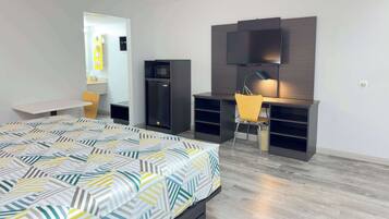 Blackout drapes, free WiFi, bed sheets