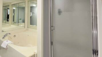 Ensemble douche/baignoire, articles de toilette gratuits