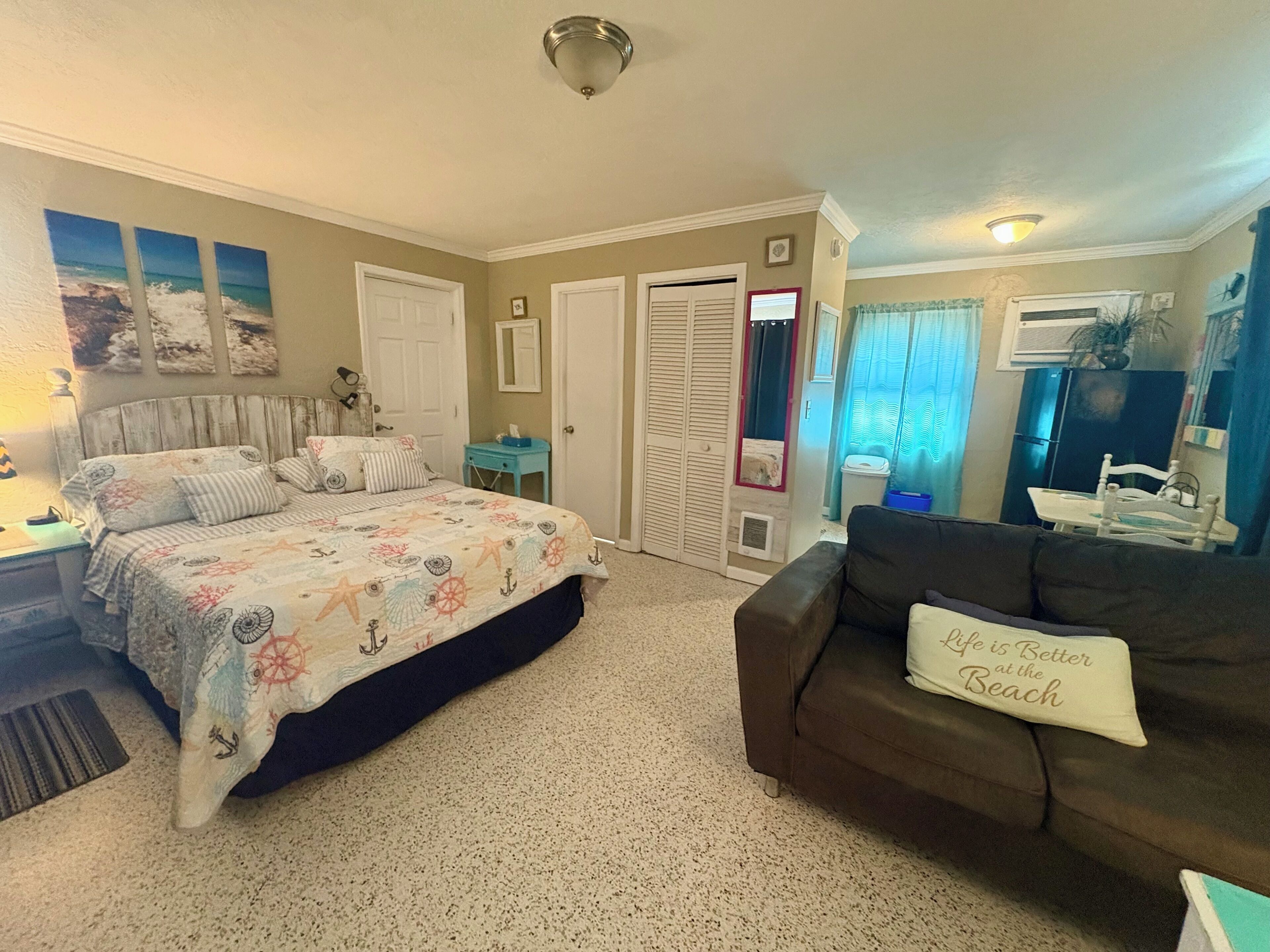 Comfort Single Room, 1 Queen Bed | Premium bedding, individually decorated, individually furnished