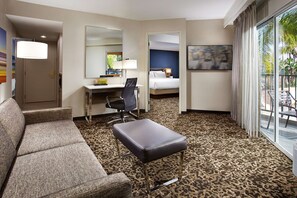 In-room safe, desk, blackout drapes, iron/ironing board - Hilton Garden Inn San Diego Mission Valley Stadium (San Diego)