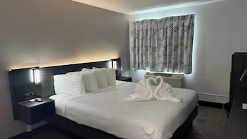 Escritorio, wifi gratis y ropa de cama