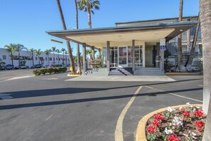 Property entrance - Motel 6 San Diego Airport - Harbor (San Diego)