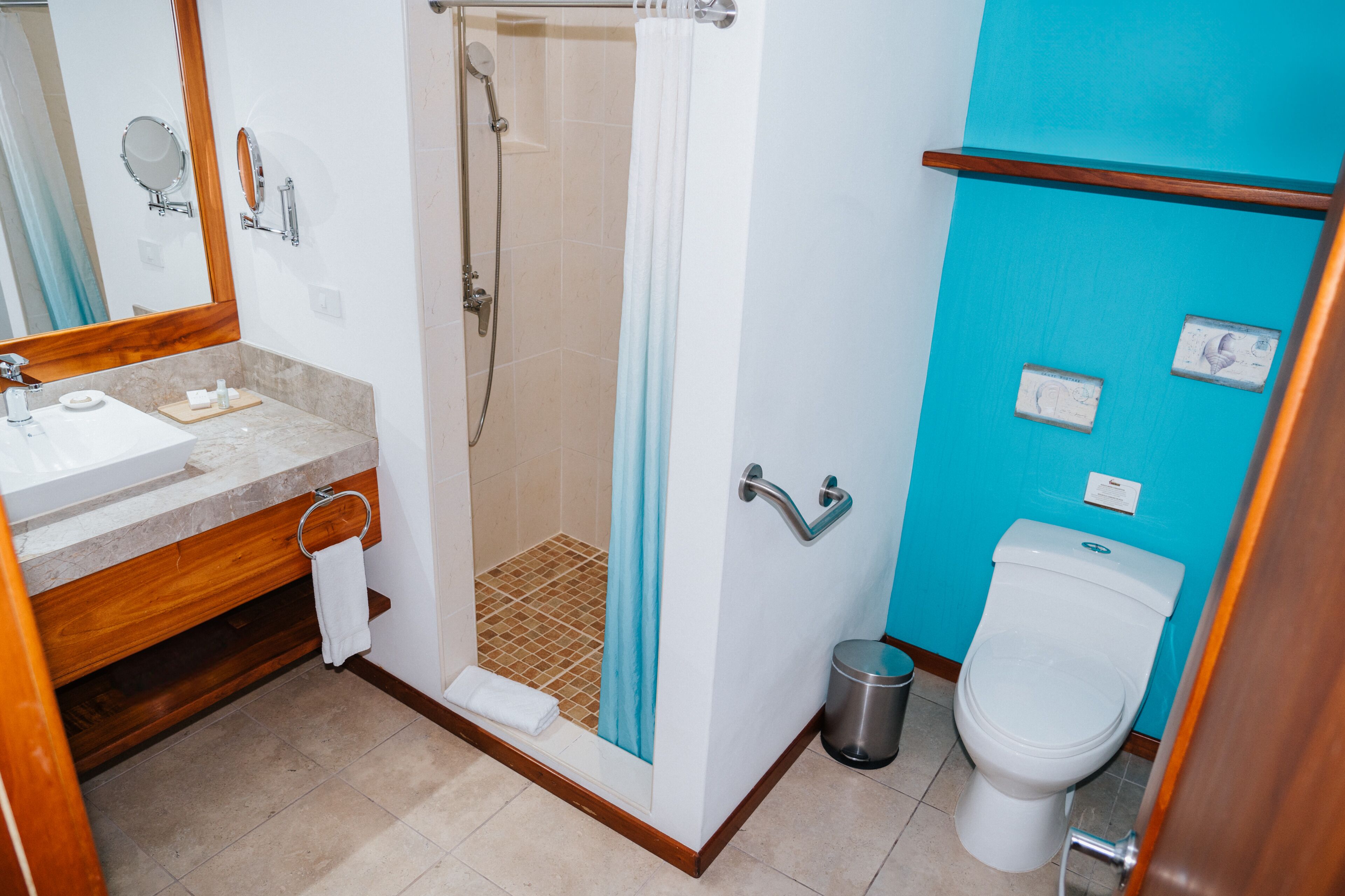 Superior Room, Balcony | Bathroom | Shower, hair dryer, towels, soap